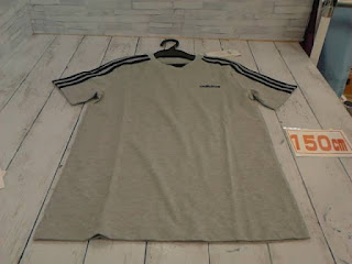 未使用品　１１６７３　ａｄｉｄａｓ　ボーイズ半袖Tシャツ　１５０㎝　グレー　７９０円