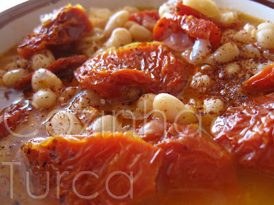 Feijão Branco com Tomate Seco (Kuru Kuru)