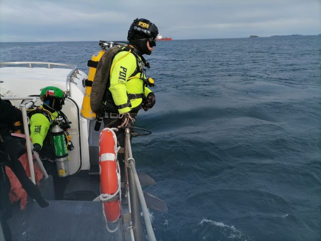 Detectives de la Bidema Valdivia y Buzos Criminalistas realizan operaciones subacuáticas en Calbuco