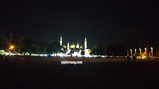 alun-alun tuban malam hari