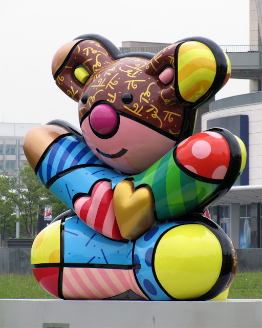 Best Buddies Friendship Bear by Romero Britto, Mühlenstraße, Berlin