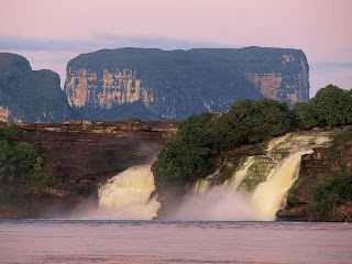 El-Hacha-Waterfall-Canaima-National-Park-Venezuela