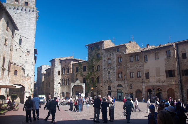 Piazza della Cisterina San Gimignano