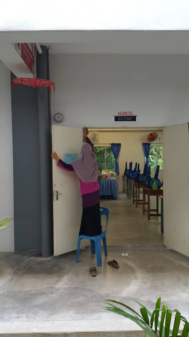 HSBM LIBRARY GOTONG ROYONG GURU SEBELUM PEMBUKAAN SEMULA HSBM LIBRARY GOTONG ROYONG GURU SEBELUM PEMBUKAAN SEMULA