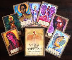 Intuitive oracle & tarot card reader