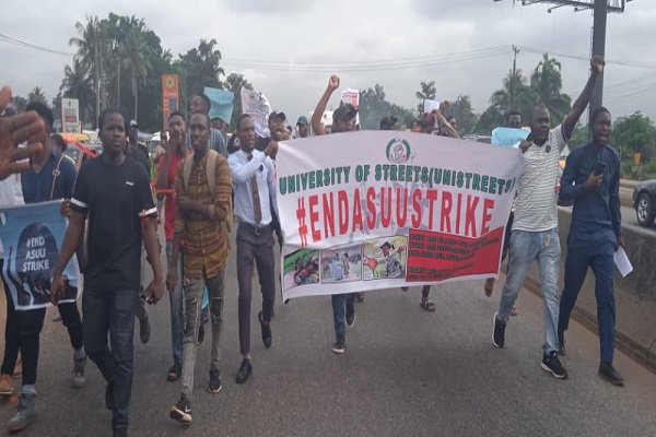 ASUU: UNIBEN Students Stage Another Protest Against Strike 