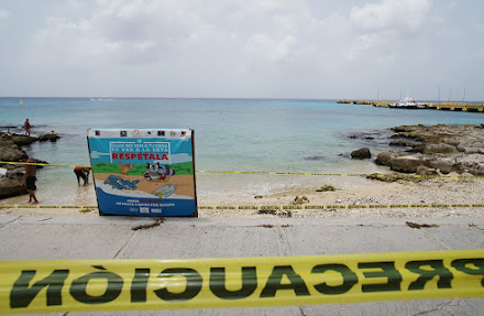 Aparición de socavón causa cierre temporal de popular playa en Cozumel