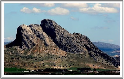 7 Gunung Berwajah Manusia yang Terkenal