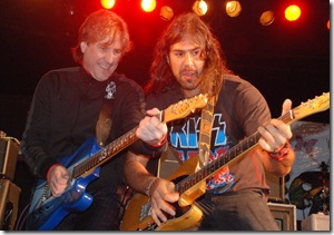 Amado Boudou junto a La Mancha de Rolando tocando en la fiesta de la primavera en San Bernardo
