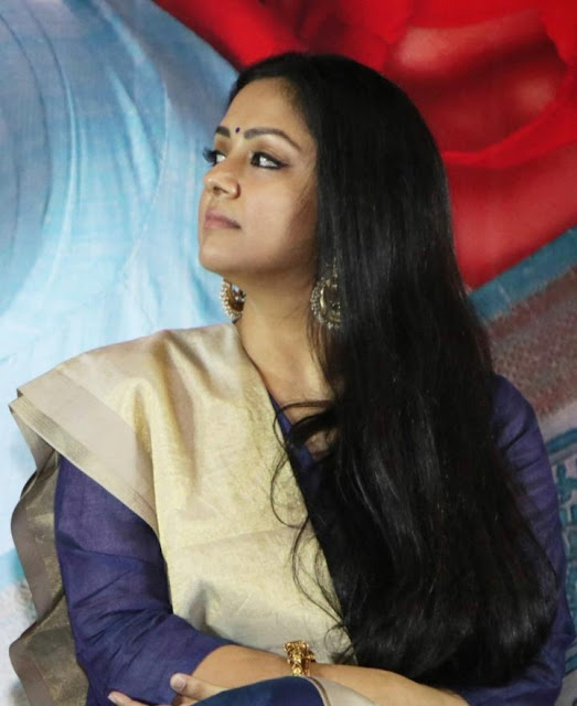 Tamil actor Surya wife Jyothika pics