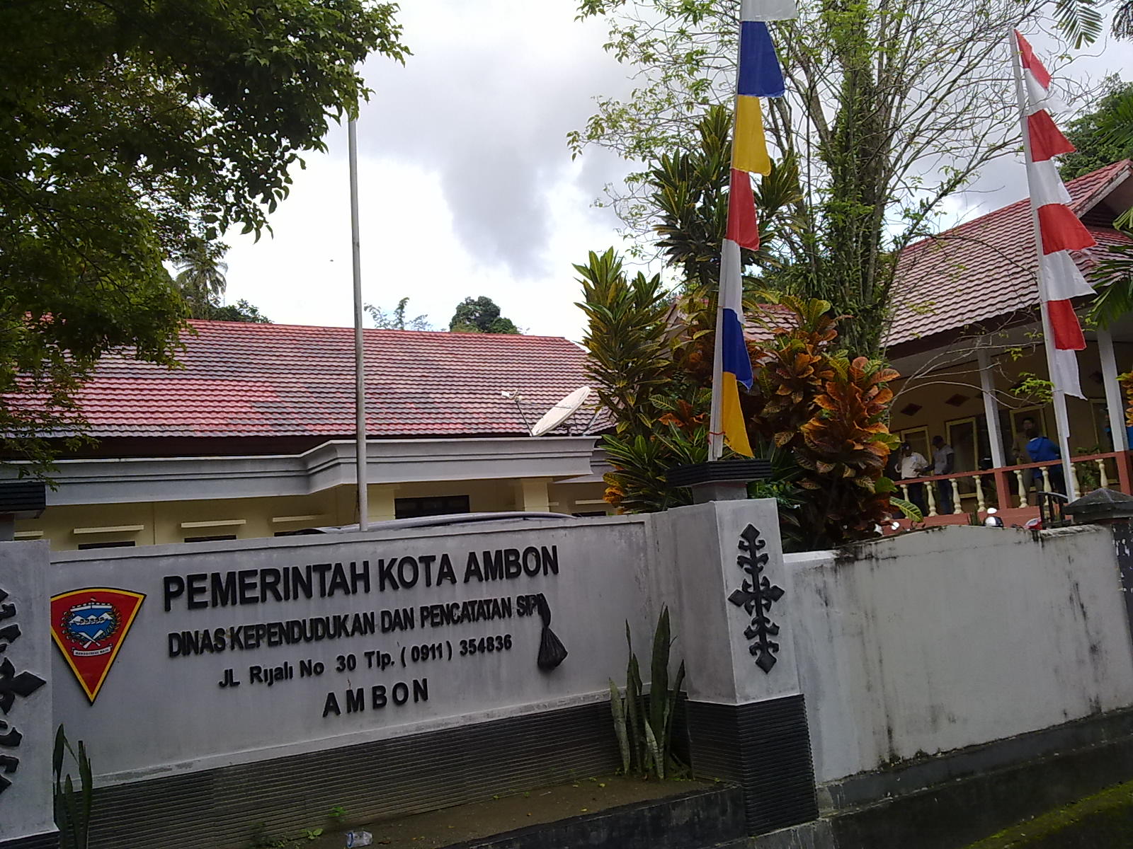 Bagian depan kantor Dinas Dukcapil Ambon 5 Agustus 2015