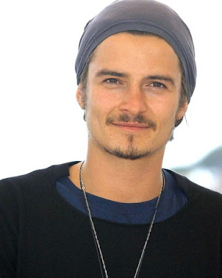 orlando bloom wife and baby. Orlando Bloom had to “pee in a