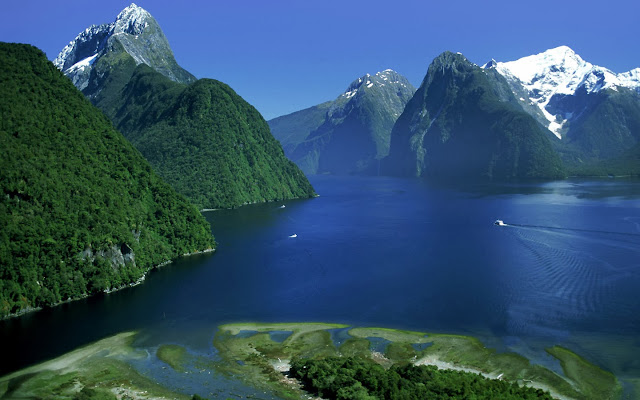 Resultado de imagen de MontaÃ±as y lagos del parque natural de Milford Sound, en Wahipounamu (Nueva Zelanda).