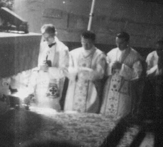 Az első szentmise Károlyfalván (1944) Deutsch Györggyel