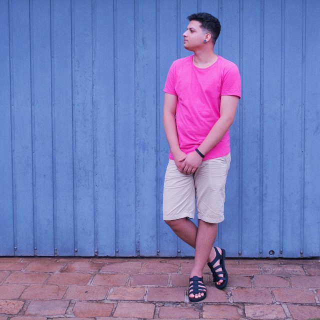look-masculino-basico-com-camiseta-rosa-melissa-flox+%25281%2529 Looks Masculinos Rosa, pra inspirar!