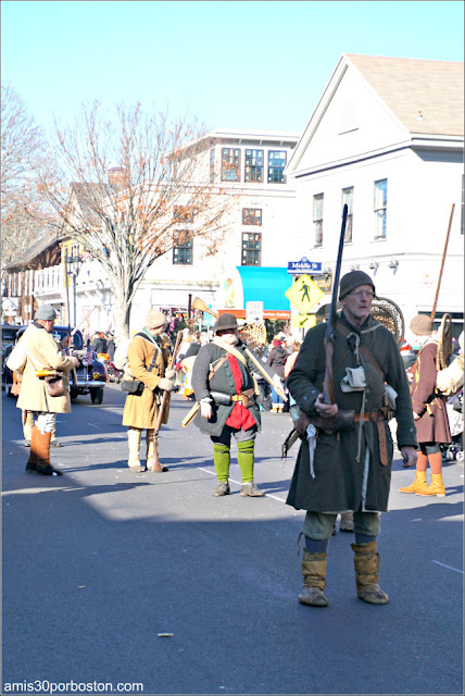 Harmon’s Company of Snowshoemen en el Desfile de Acción de Gracias de Plymouth 