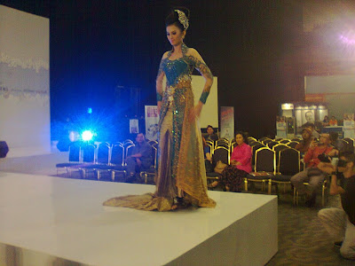 Model Kebaya Modern Terbaru