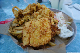 Fisherman's Platter de The Studio en Rocky Neck Art Colony, Gloucester