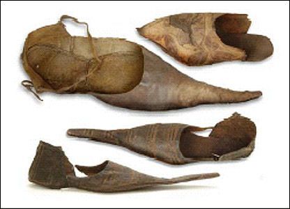 Sapatos pontudos desencadearam os joanetes na Idade Média