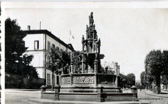 Photo ancienne de Clermont-Ferrand fontaine d'Amboise