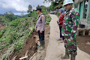 Koramil 1213/Cigalontang Bersama Polsek, Berikan Bantuan Beras Pada Warga Desa Parentas.     