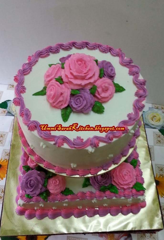 UmmiSarah Kitchen: 2 Tier Fondant Wedding Cake