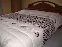 Bed Cover Batik Untuk Desain Interior Kamar Tidur Klasik