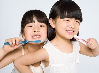 Vệ sinh răng miệng cho trẻ như thế nào? 