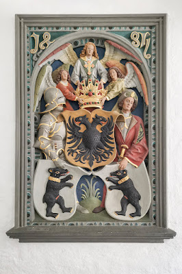 Wappenpyramide mit Doppeladler als Symbol der vom König privilegierte Reichsstadt St. Gallen. Heute befindet sie sich im Stadthaus der Ortsbürgergemeinde.