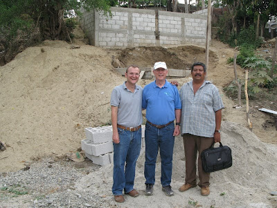 Construcción de casas - foto: Rev. Miguel Torneire (02/05/08)