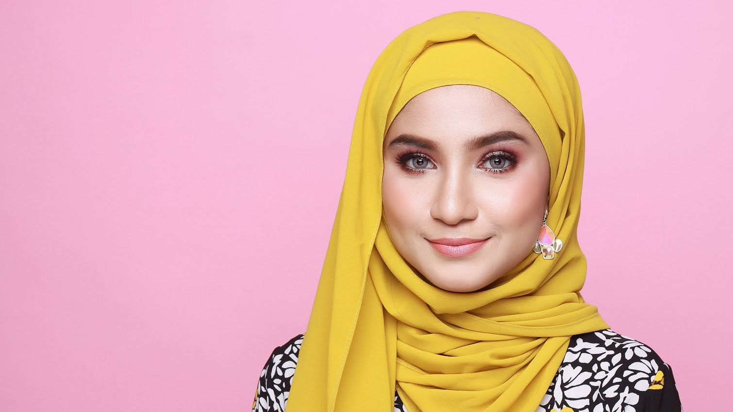 Tutorial Hijab Pashmina Dijamin Bikin Penampilanmu Lebih Menarik