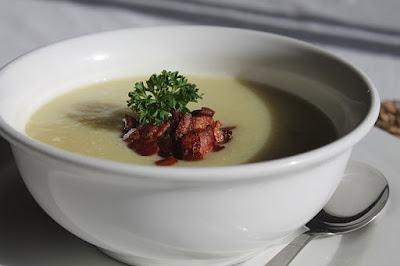 sopa de pepino con gambas crujientes