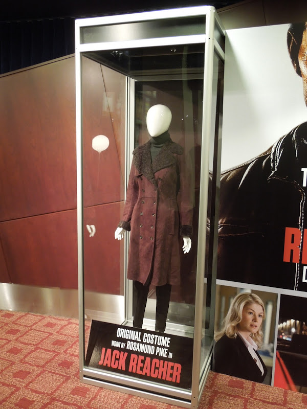 Rosamund Pike Jack Reacher movie costume