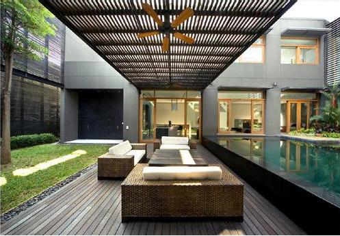 Modern Courtyard with Pool