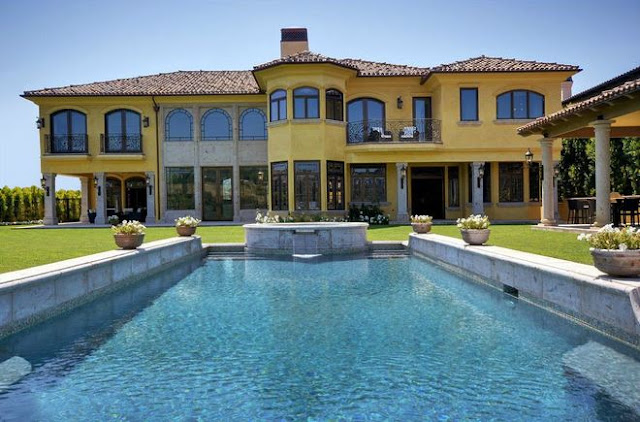 Picture of the new house as seen from the swimming pool