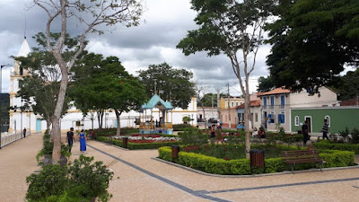 A praça da Igreja Matriz de Santana de Parnaíba foi restaurada recentemente.