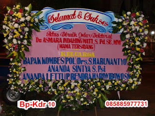 toko karangan bunga di pare kediri menjual karangan bunga papan ucapan duka cita atau belasungkawa, selamat dan sukses, serta pernikahan atau wedding, bunga meja, standing ,hand buket di kota kediri