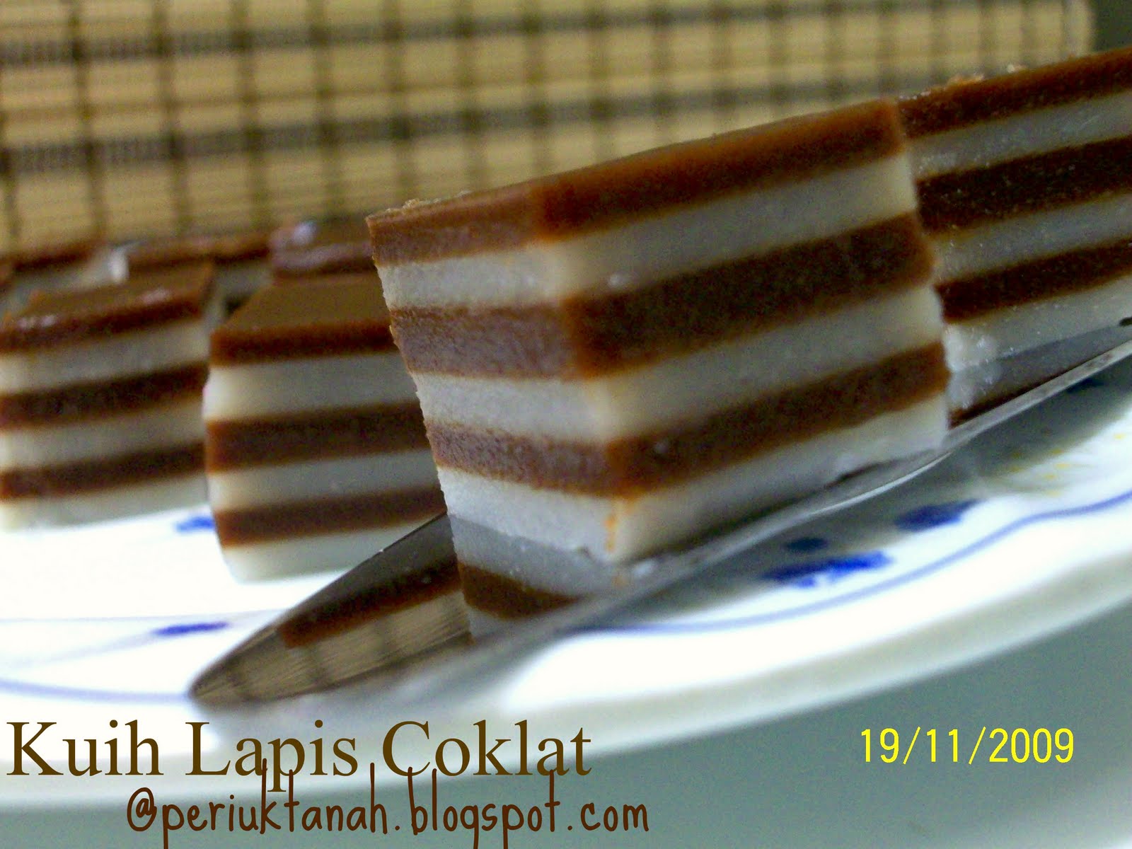 Periuktanah: Kuih Lapis Coklat