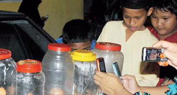 jin Sembilan Jin Berkawan Dengan Siti Dimasukkan Dalam Botol