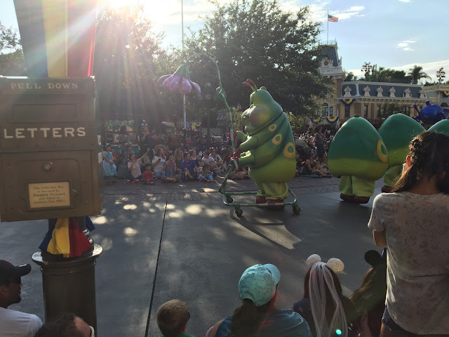 Heimlich Pixar Play Parade Main Street USA Disneyland