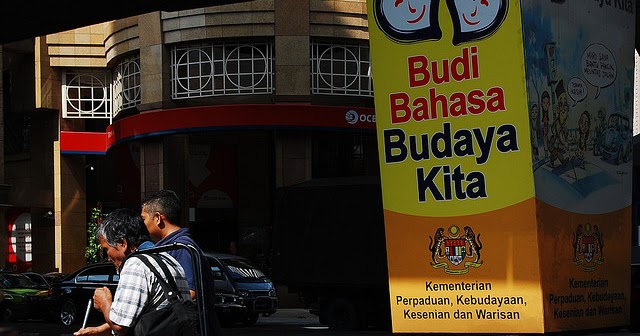 BAHASA ITU INDAH: ISU BAHASA : Buktikan budi bahasa budaya 