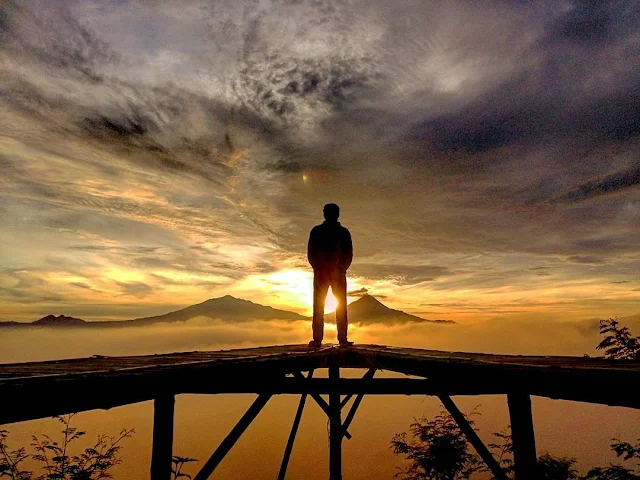 foto sunrise di punthuk mongkrong magelang