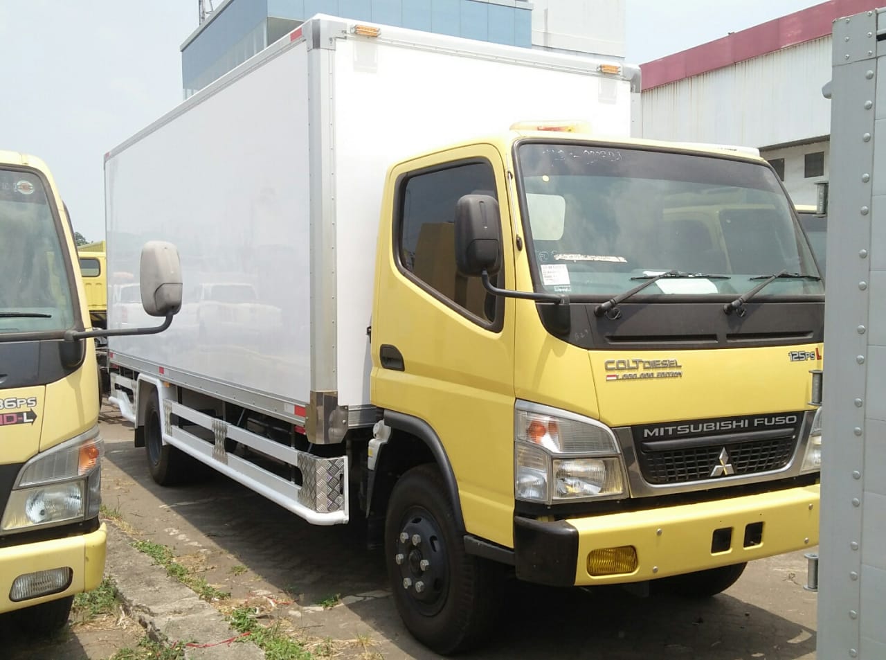 Dealer Mitsubishi Niaga Dki Jakarta Harga  truck box 