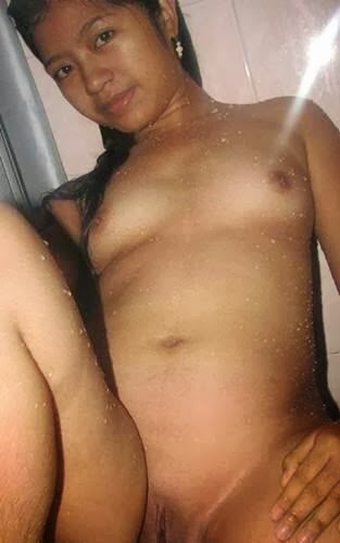 cewek bugil sedang mandi