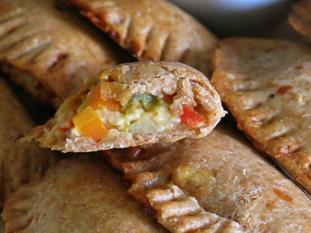 EMPANADILLAS DE ESPELTA RELLENAS DE VERDURAS Y POLLO