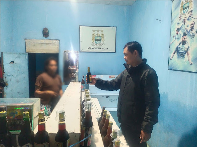 Dalam Patroli KRYD, Anggota Unit Reskrim Polsek Rengasdengklok  Berhasil Mengamankan Minuman keras