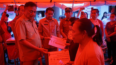 Gubernur Olly Tinjau Langsung dan Berikan Bantuan ke Korban Banjir di Papakelan Tondano