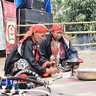 Memanjatkan doa jaranan banyumasan