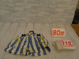 中古品　子供服　９０ｃｍ　ホワイト×ブルー　ストライプ柄　キュロット　１１０円