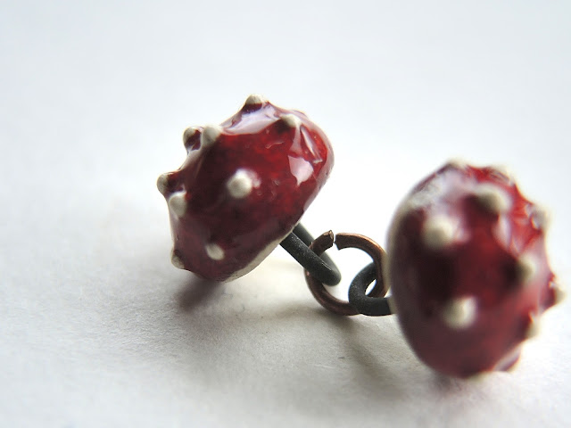 DIY oorbellen 'zijne gestipte'/ earrings 'the dotted one'